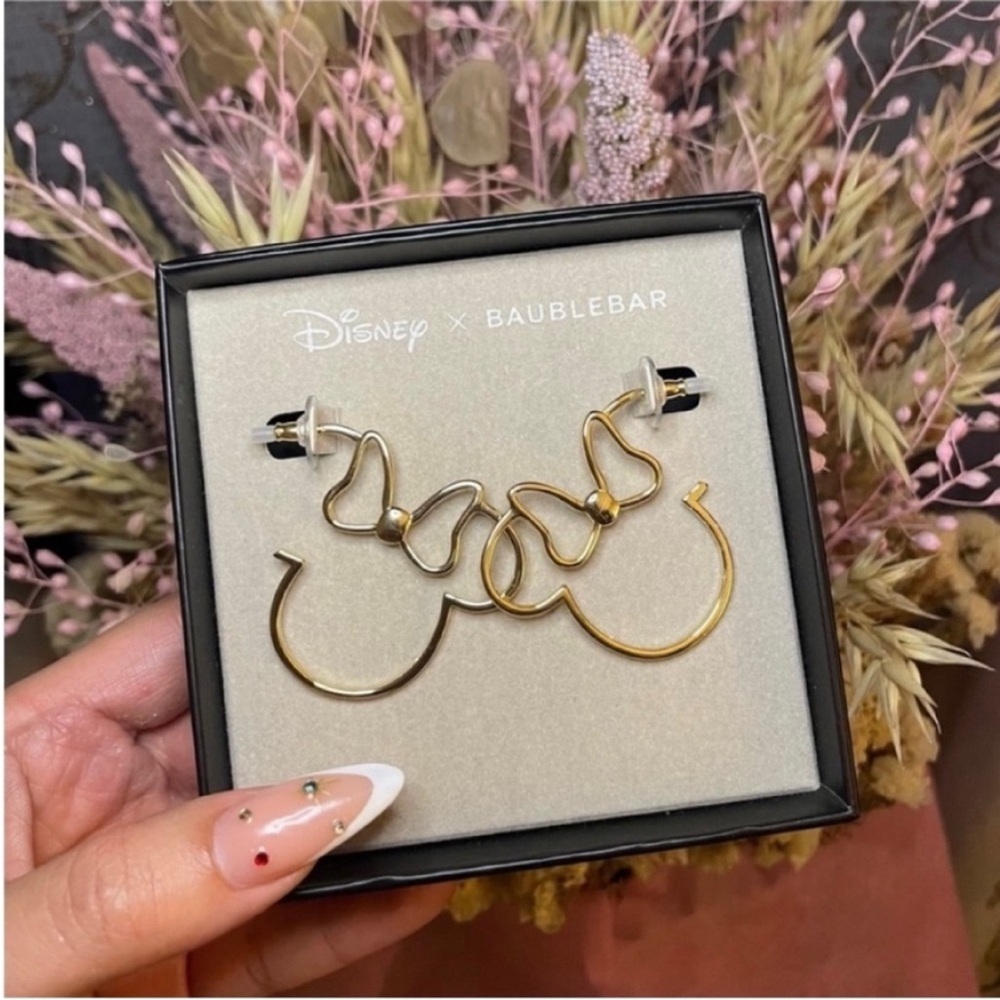 NEW IN BOX Disney x Baublebar gold bow Minnie Mouse shaped earrings